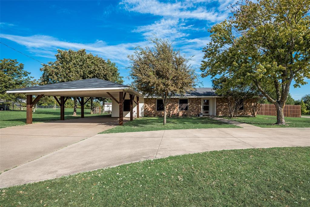 Property Photo: 711 Apple Lane TX 76065