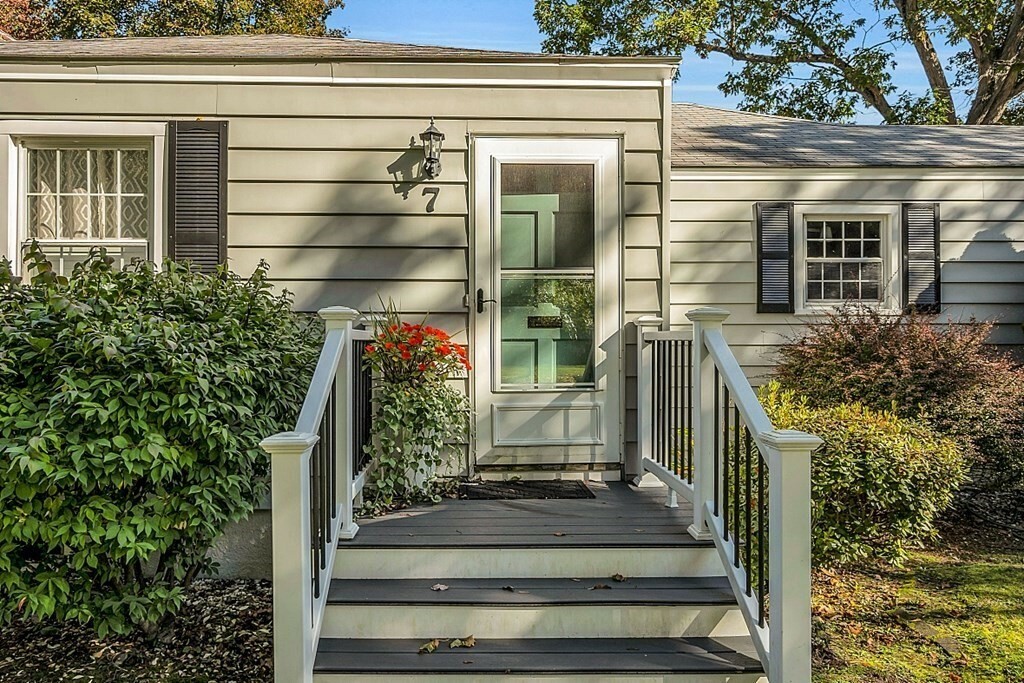 Property Photo:  7 Asbury Rd  MA 01602 