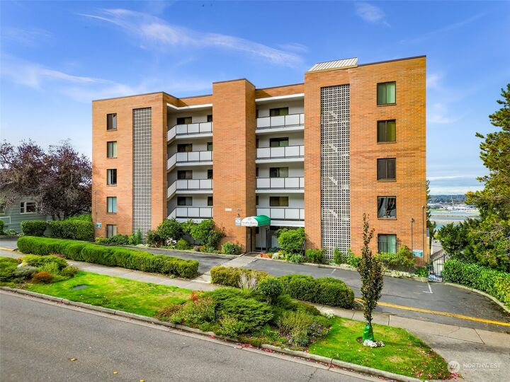 Property Photo:  715 N Garden Street 303  WA 98225 