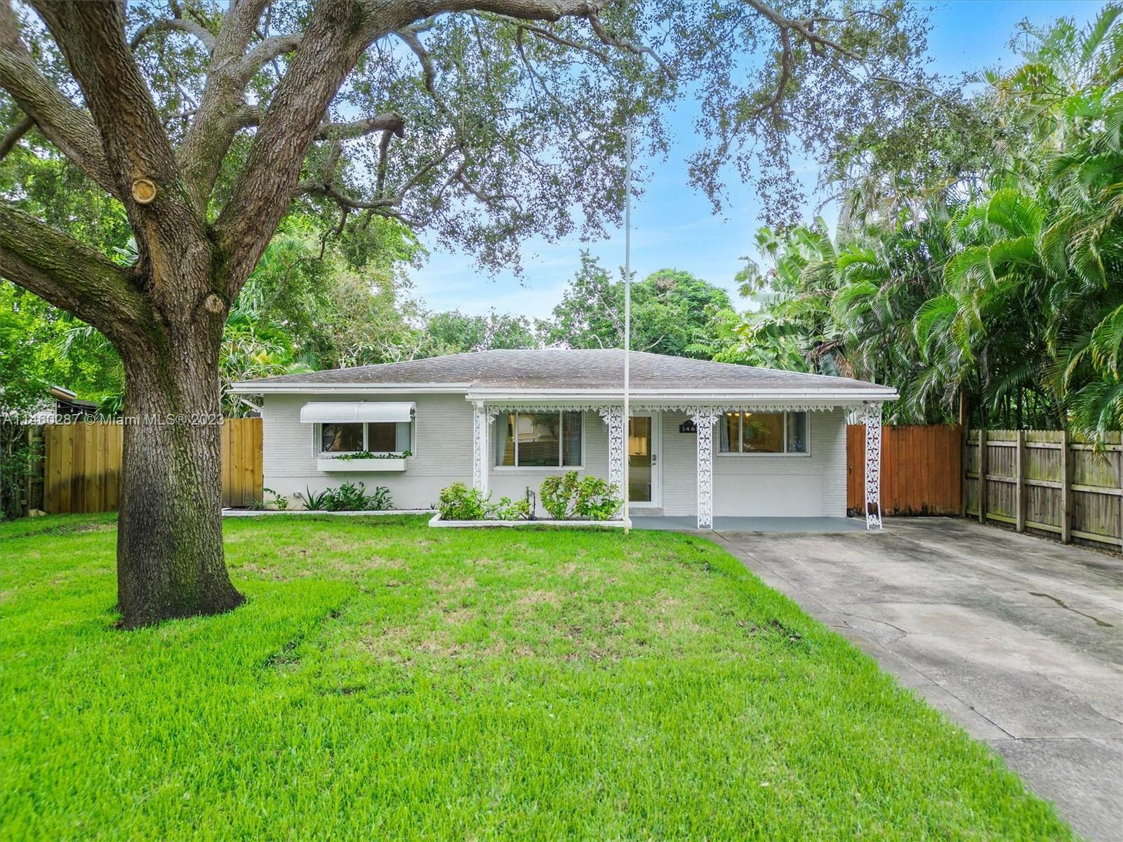 Property Photo:  1465 SW 28th Ave  FL 33312 