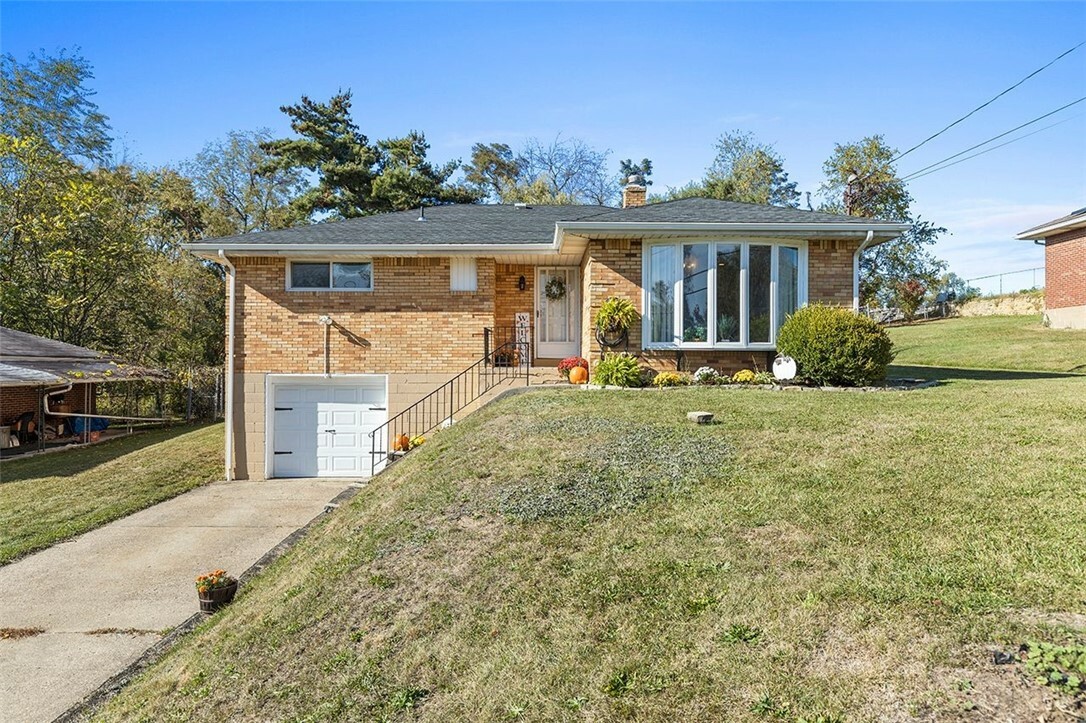 Property Photo:  1018 Wren Dr  PA 15136 