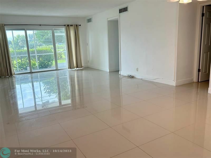 Property Photo:  2950 N Palm Aire Dr 103  FL 33069 