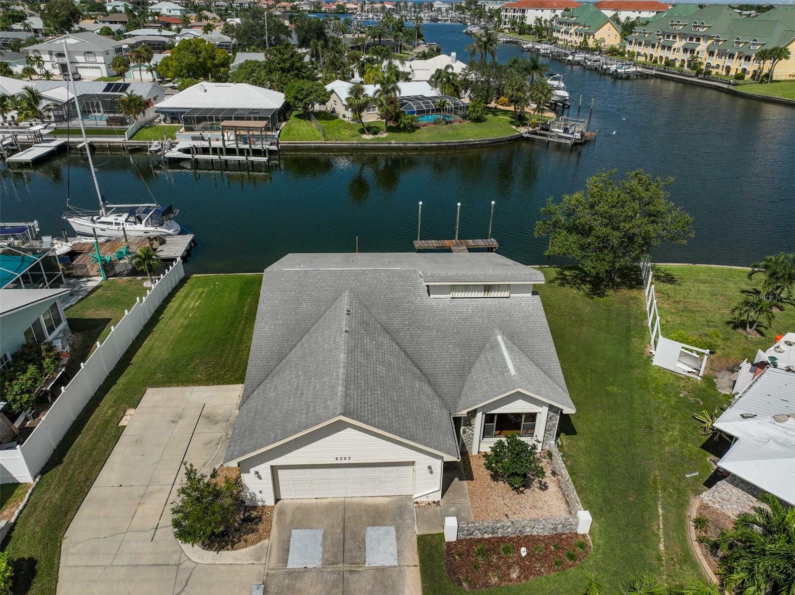 Property Photo:  6303 Lake Sunrise Drive  FL 33572 