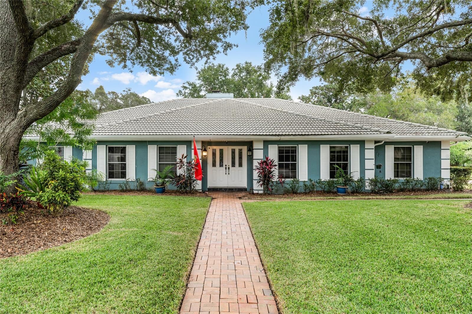 Property Photo: 10 Club Court FL 33844