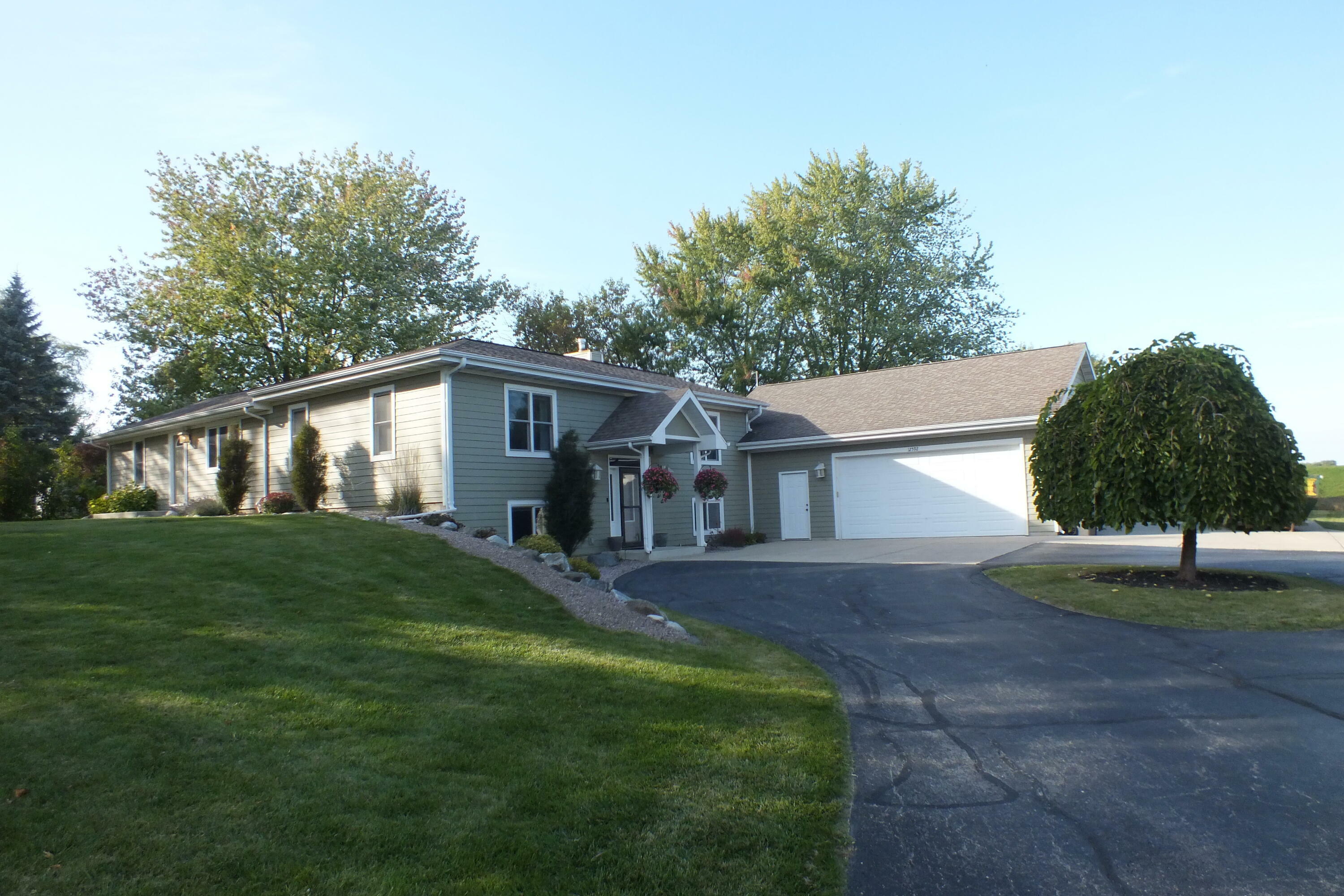 S81w12592 Hi View Dr  Muskego WI 53150 photo