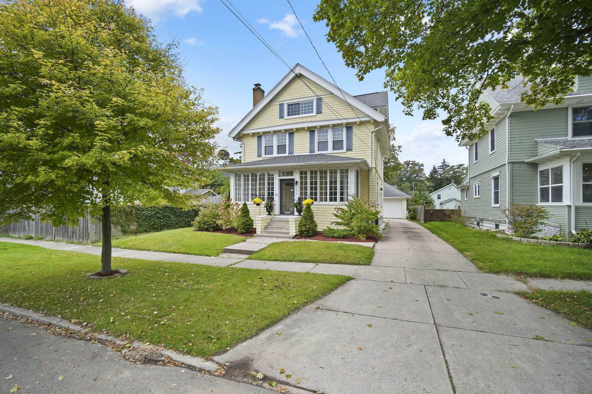 Property Photo:  206 S Grinnell Street  MI 49203 