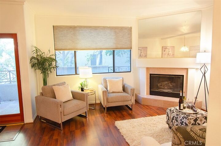 Property Photo:  240 S Mentor Avenue 6  CA 91106 