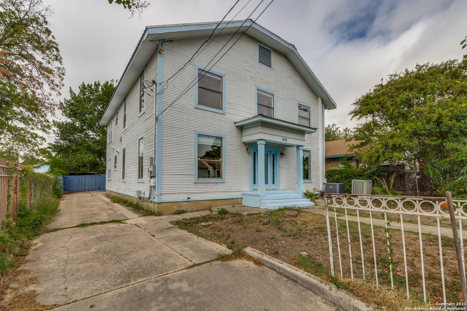 Property Photo:  626 E Evergreen St  TX 78212 