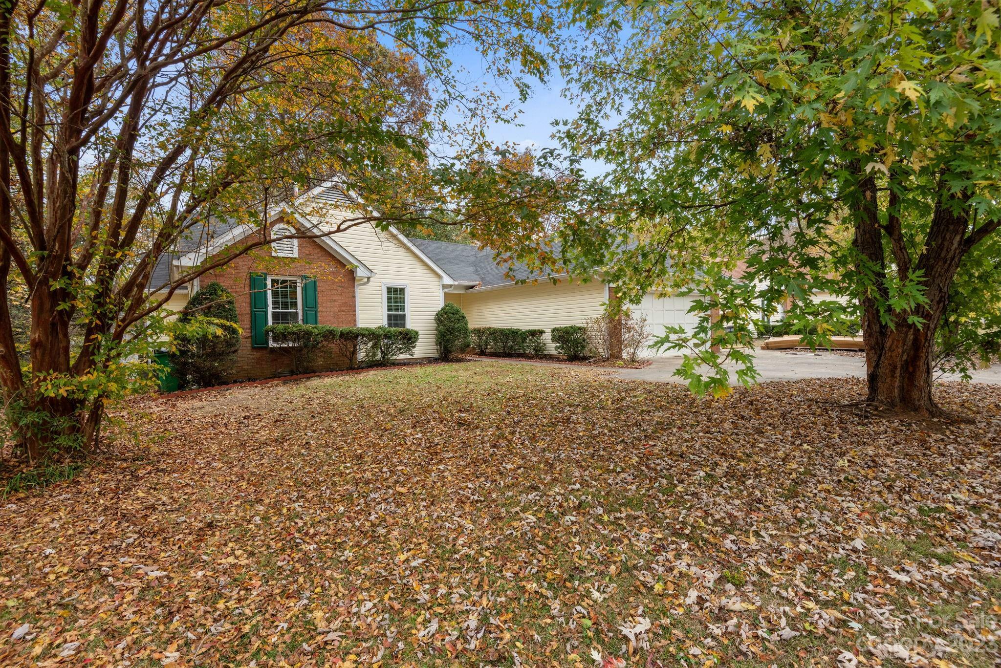 Property Photo: 1609 Running Brook Road NC 28214