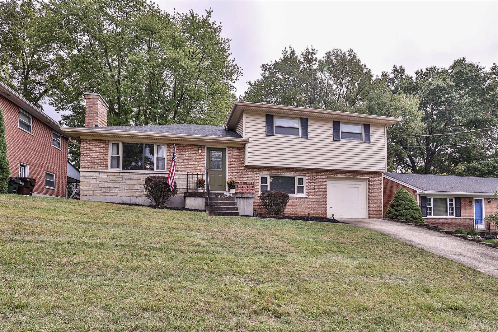 Property Photo:  1722 Friartuck Ln  OH 45230 