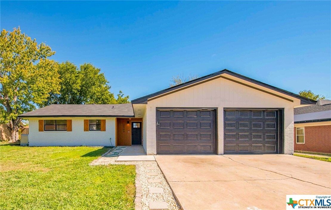 Property Photo: 2004 Standridge Street TX 76543