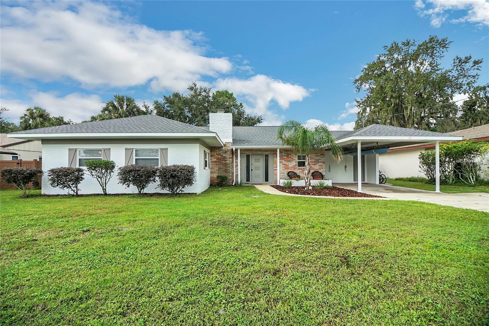 Property Photo:  11 Live Oak Avenue  FL 34797 