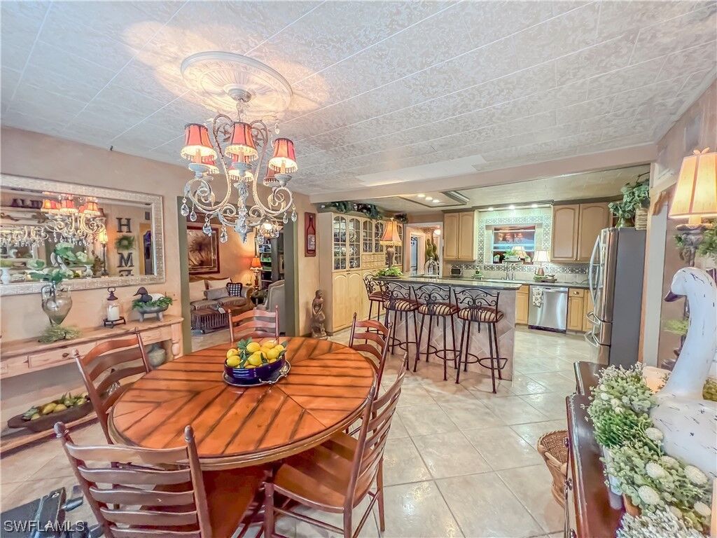 Property Photo: 1300 Roberts Avenue W FL 34142