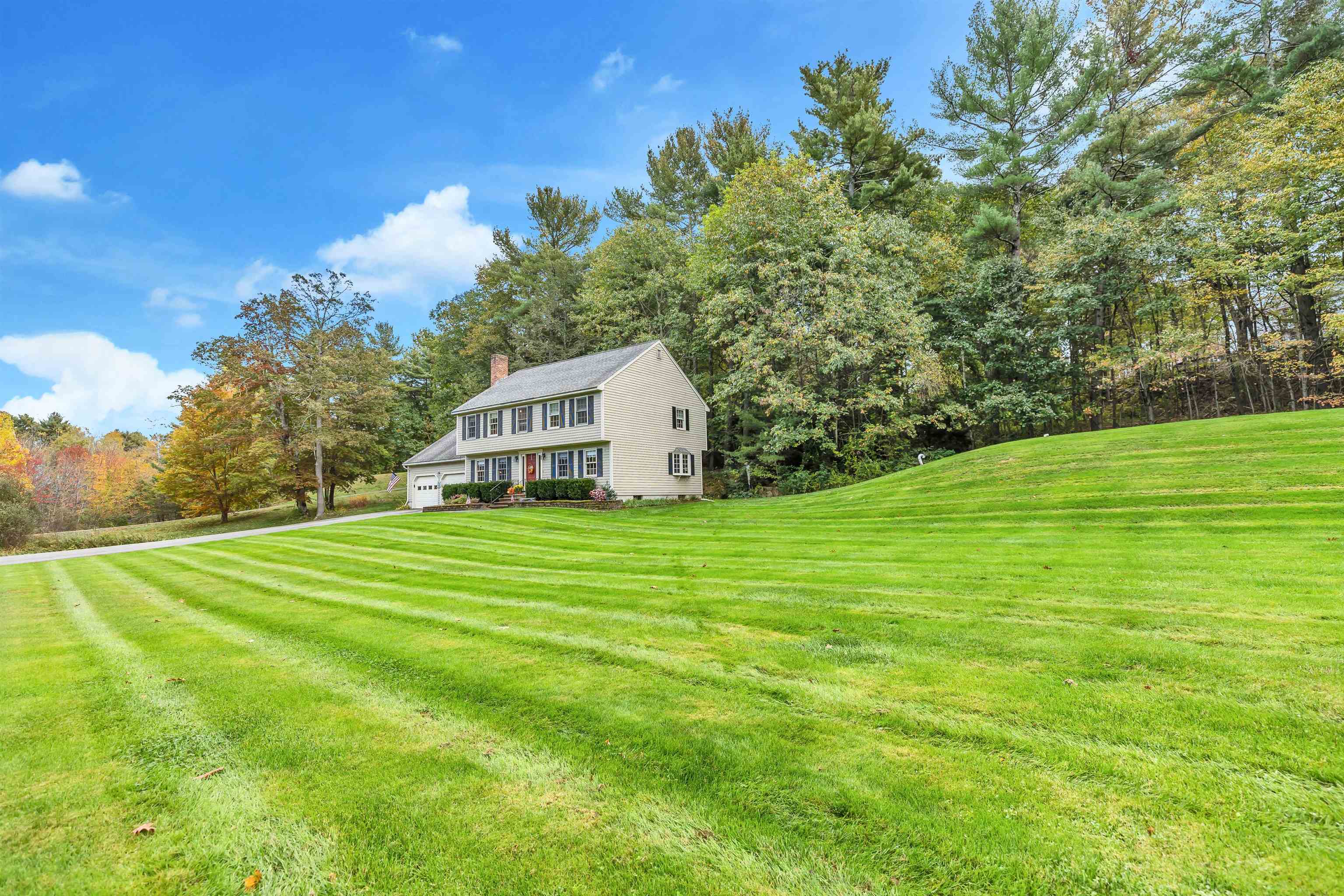 Property Photo:  8 Lexington Avenue  NH 03053 