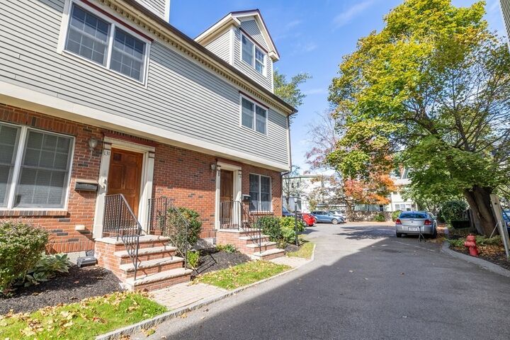 Property Photo: 131 N Common St 4 MA 01902