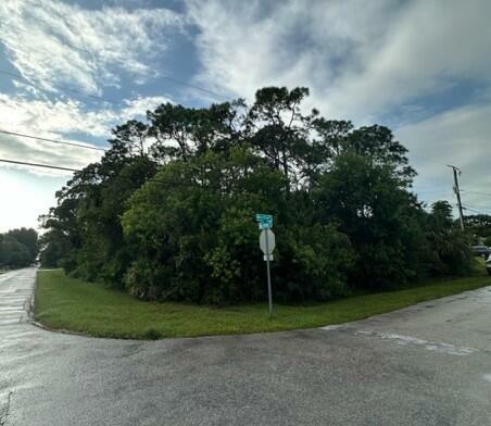 Property Photo:  5903 Myrtle Drive  FL 34982 