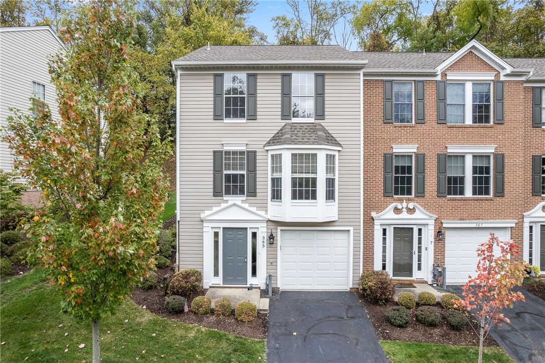 Property Photo:  365 Murrays Ln  PA 15234 