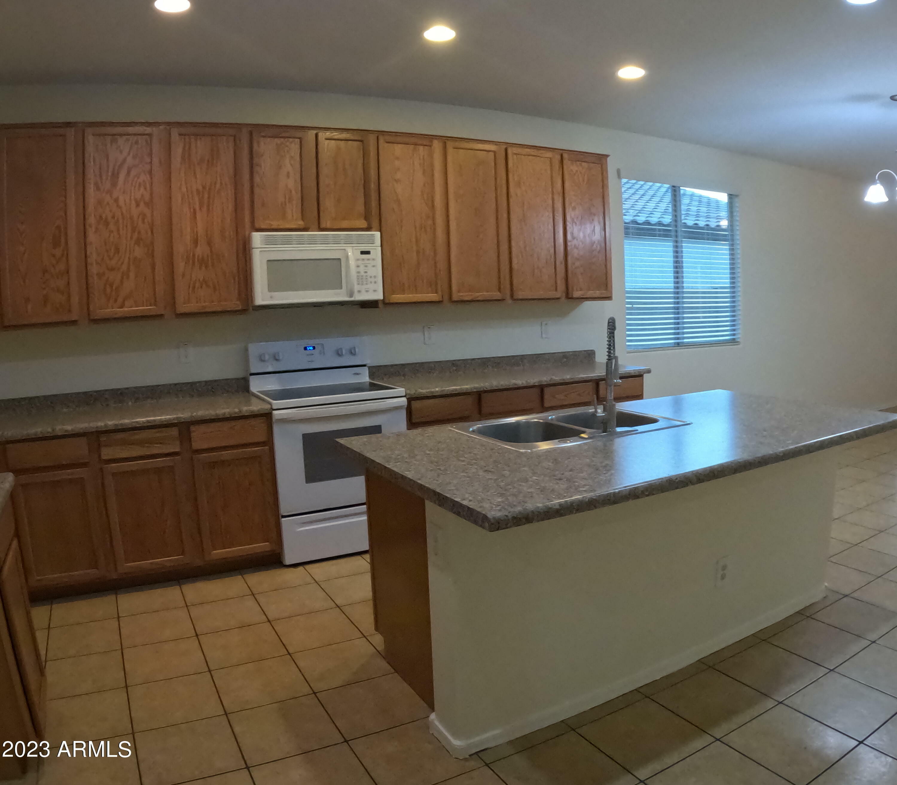 Property Photo:  1142 N 168th Drive  AZ 85338 