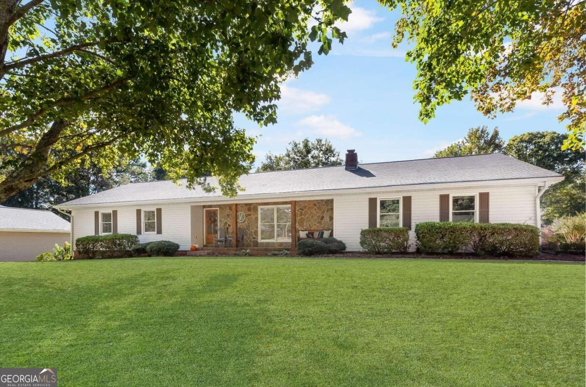 Property Photo: 125 W Triple Tree Drive GA 30117