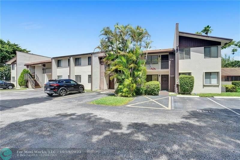 Property Photo: 311 W Laurel Dr 1402 FL 33063