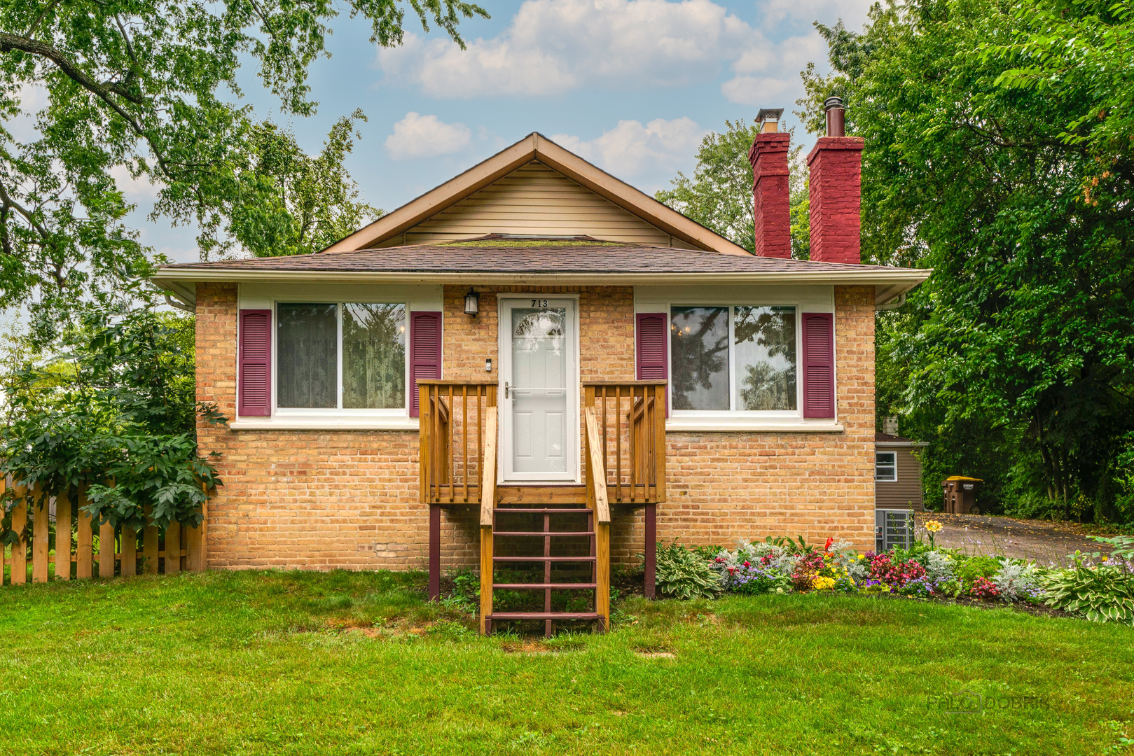 Property Photo: 713 Paul Street IL 60051