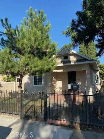 Property Photo:  1450 Peterson Avenue  CA 90813 