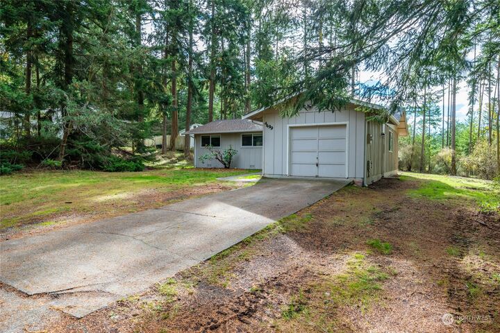 Property Photo:  4499 Woodland Circle  WA 98277 