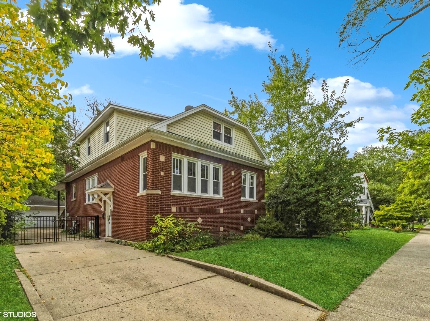 Property Photo:  235 Belle Plaine Avenue  IL 60068
