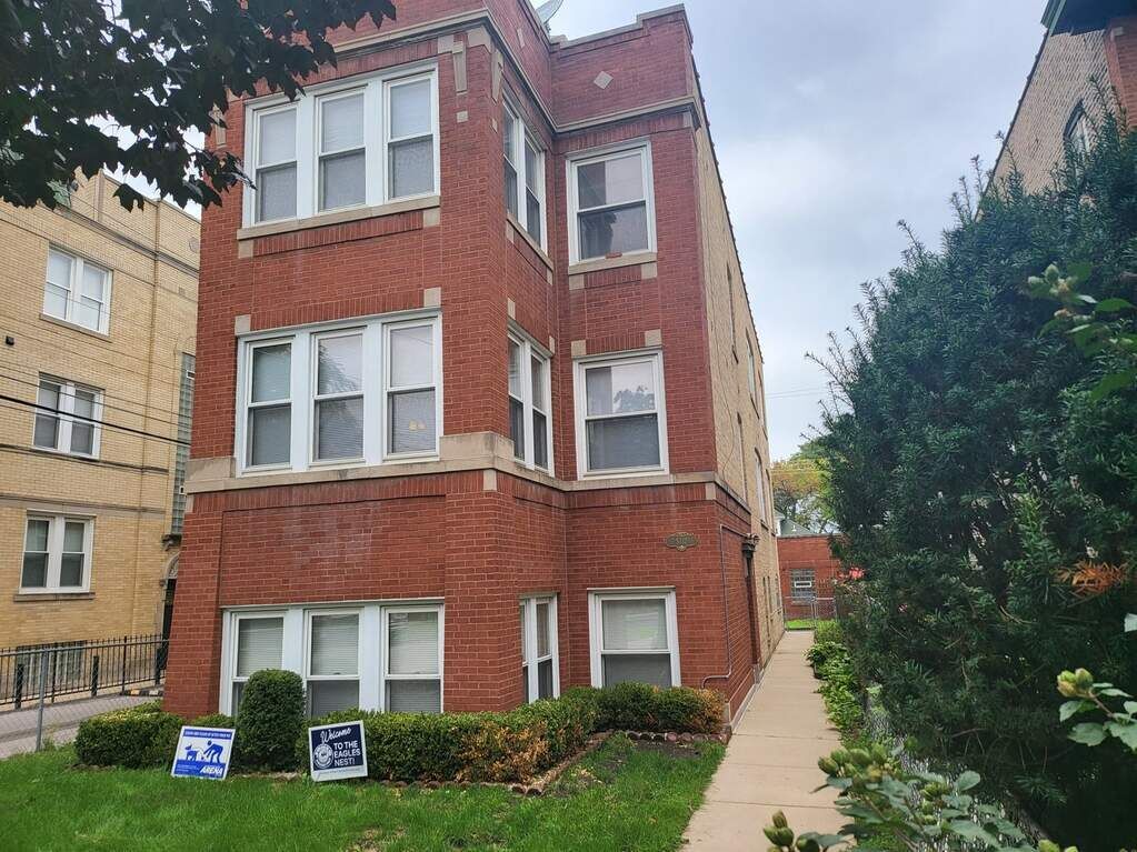 Property Photo:  5112 W Sunnyside Avenue 2  IL 60630 