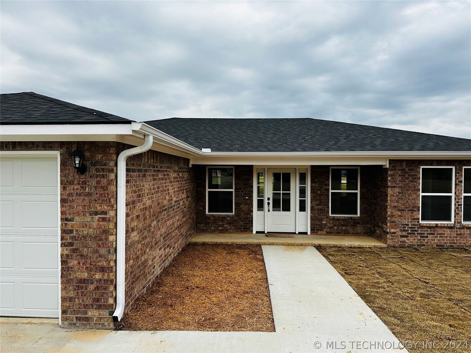 Property Photo: 701 SW 11th Street OK 74948