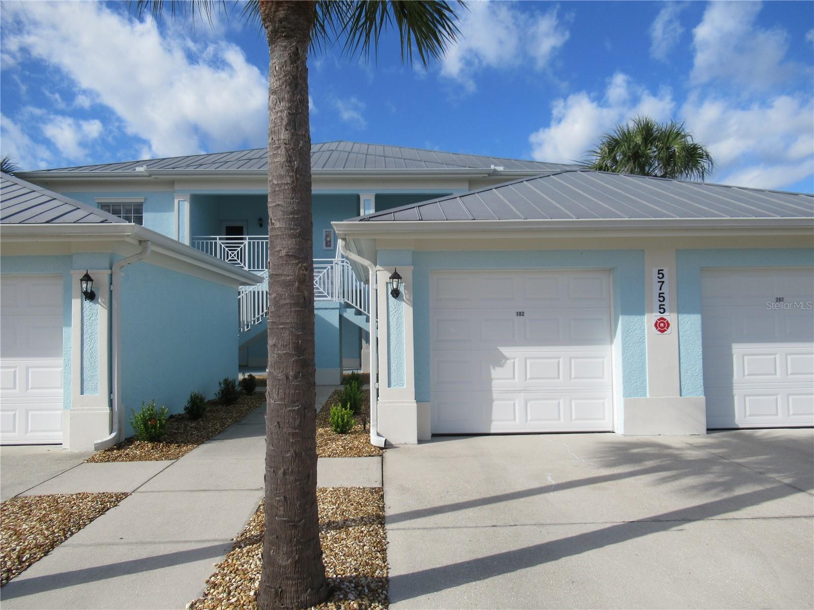 Property Photo:  5755 Sabal Trace Drive 102bd5  FL 34287 
