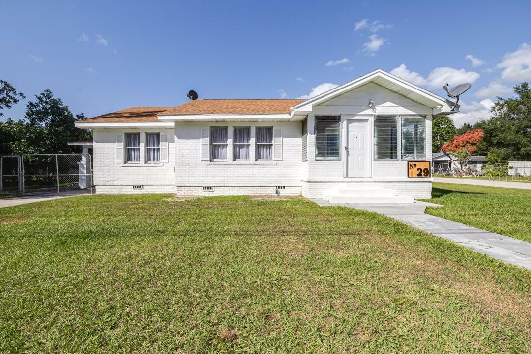 Property Photo:  29 N Orange Avenue  FL 33841 