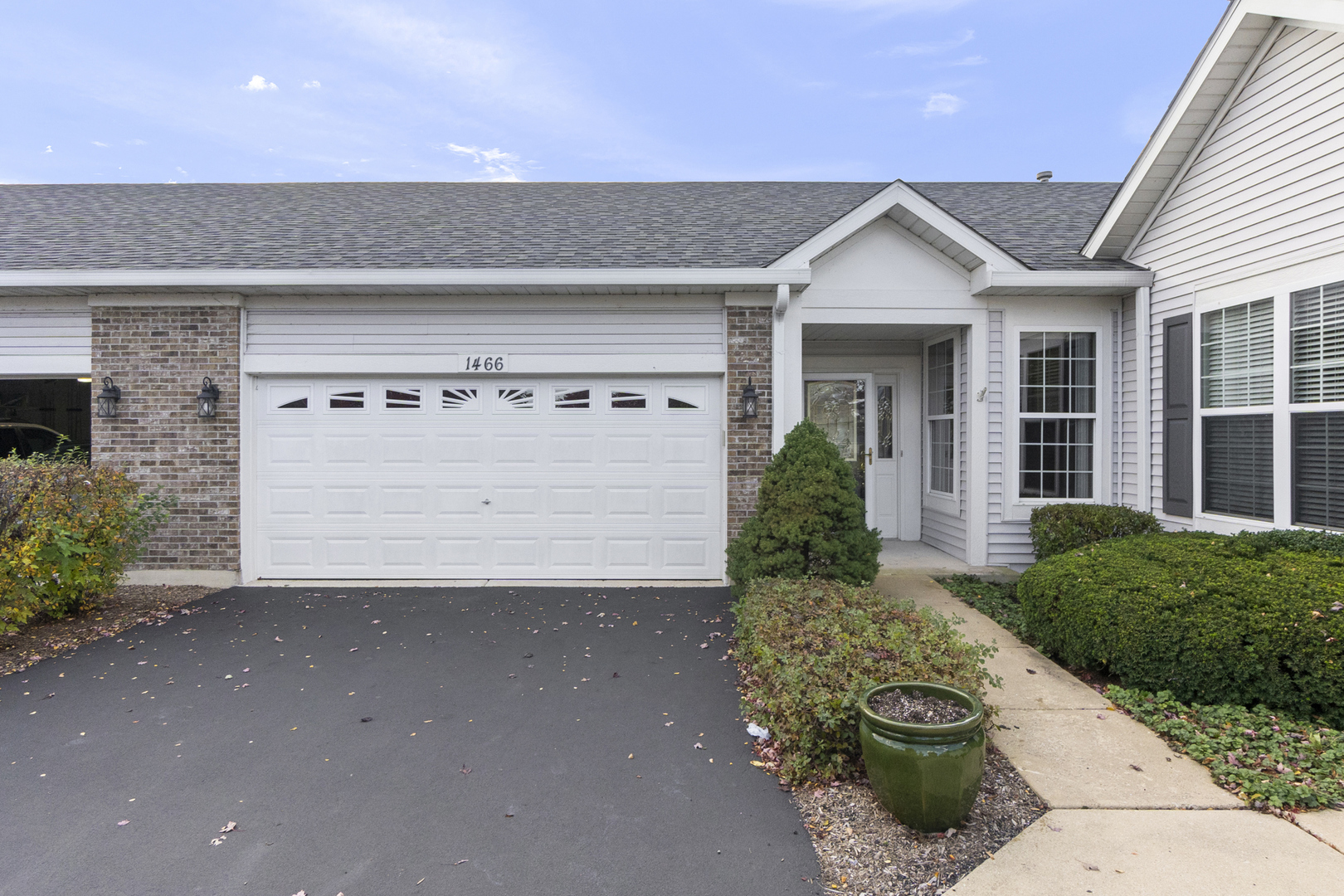 Property Photo:  1466 W Ludington Circle  IL 60446 