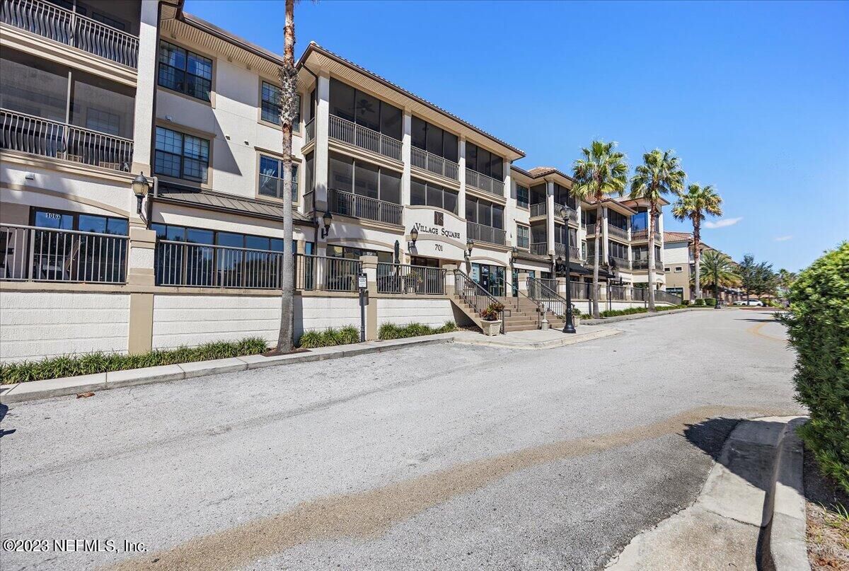 Property Photo:  701 Market Street E 208  FL 32095 