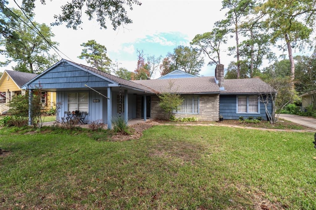 Property Photo:  1660 East Dr.  TX 77706 