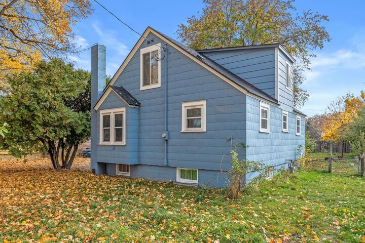 807 W Clay Ave  Chewelah WA 99109 photo