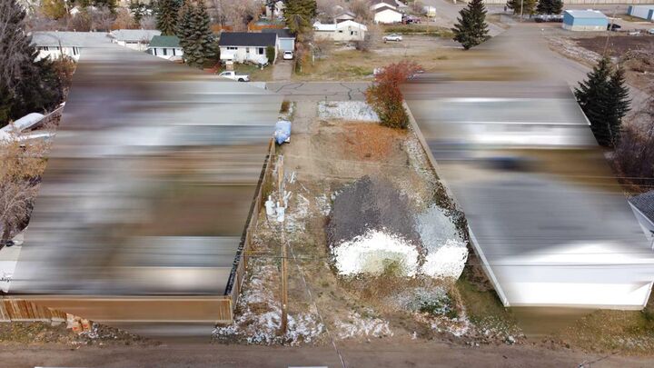 Property Photo: 1041 15 Avenue AB T9W 1J8