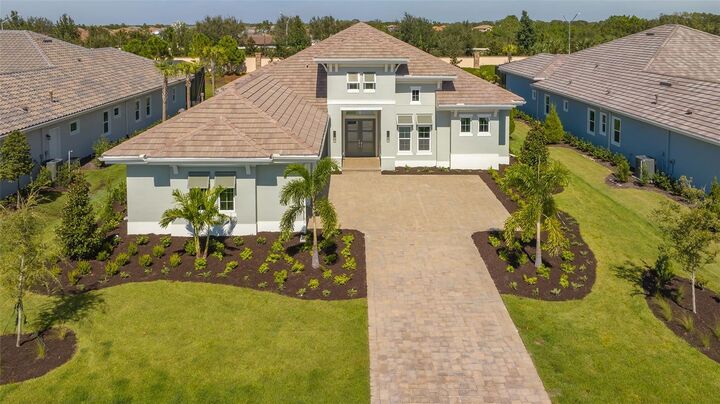 Property Photo: 7818 Bowspirit Way FL 34202