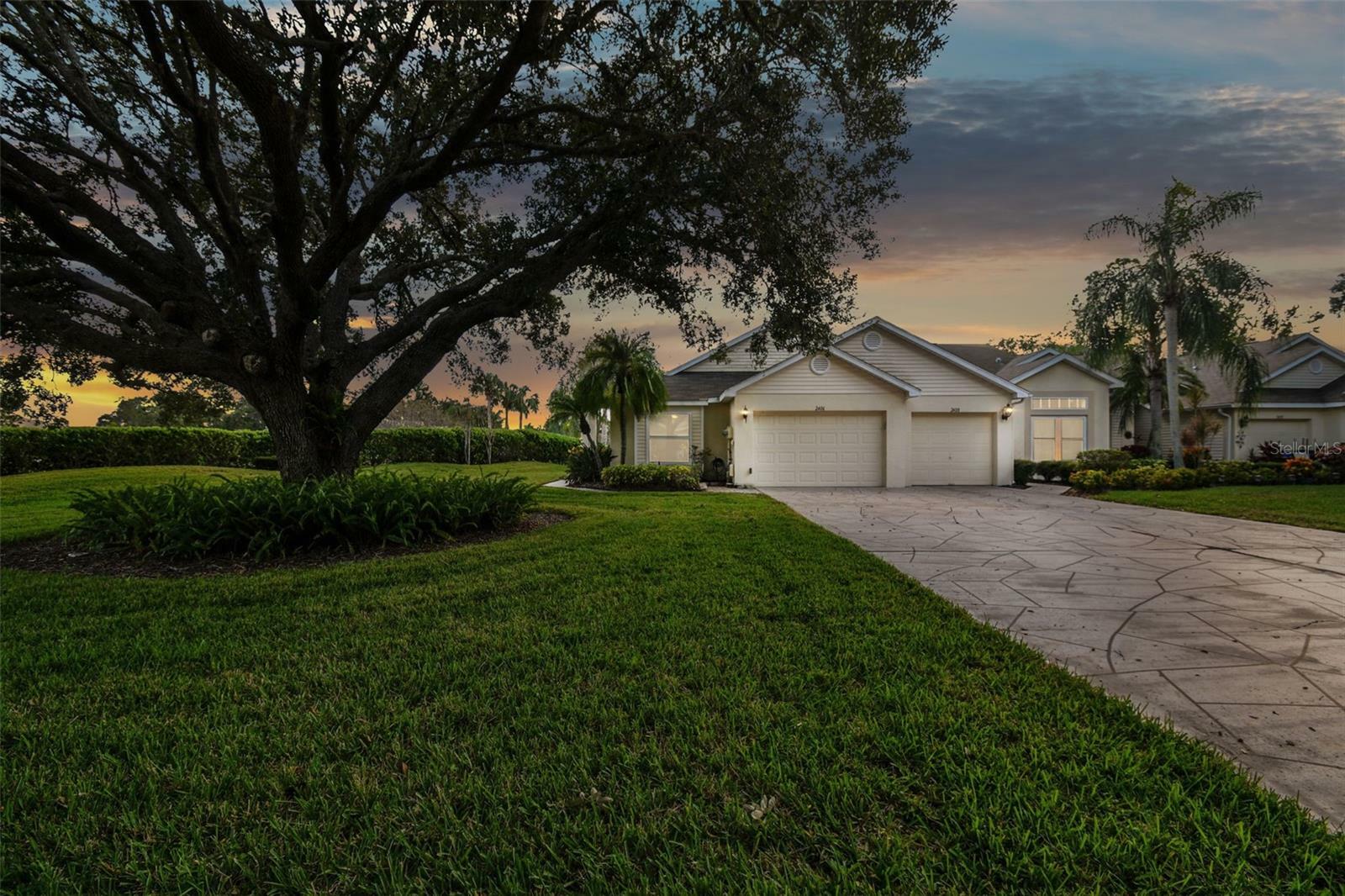 Property Photo:  2406 Nantucket Green Court 7  FL 33573 