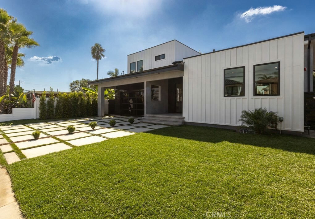 Property Photo:  281 E 20th Street  CA 92627 