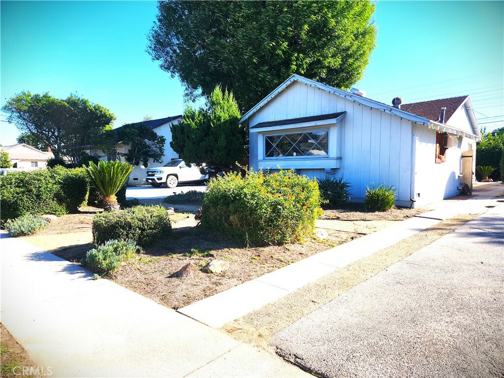 Property Photo: 20436 Londelius Street CA 91306