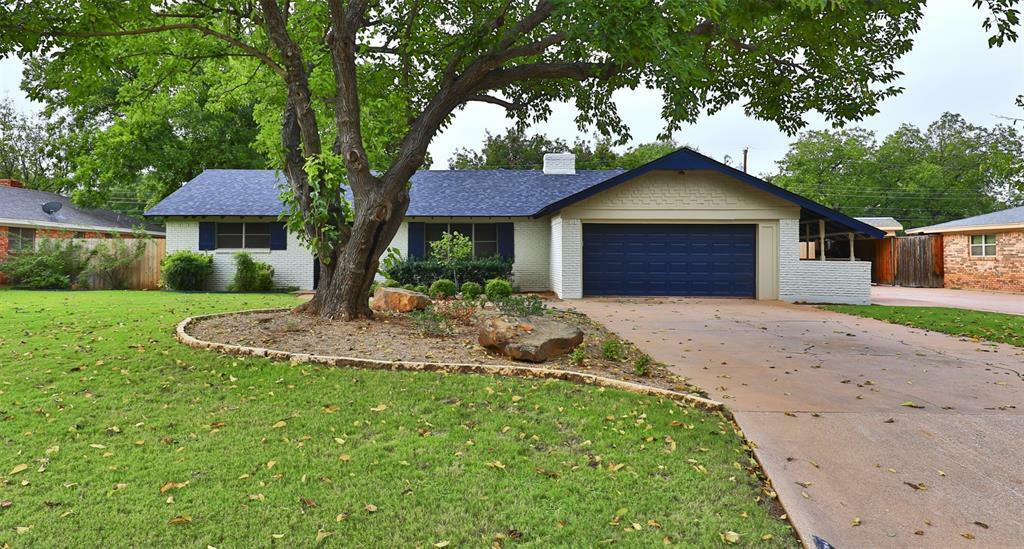 Property Photo: 2102 S Elmwood Drive TX 79605