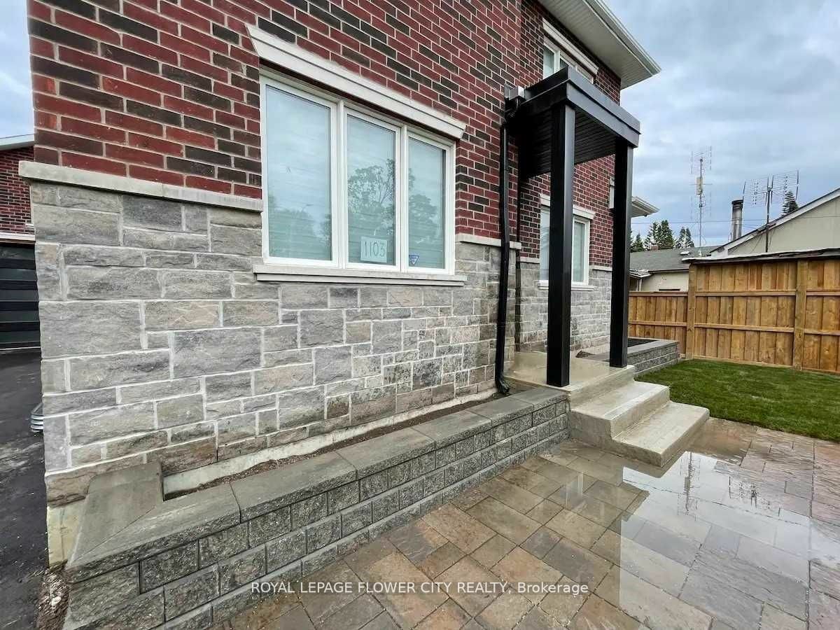 Property Photo:  1103 Orchard Rd  ON L5E2N7 