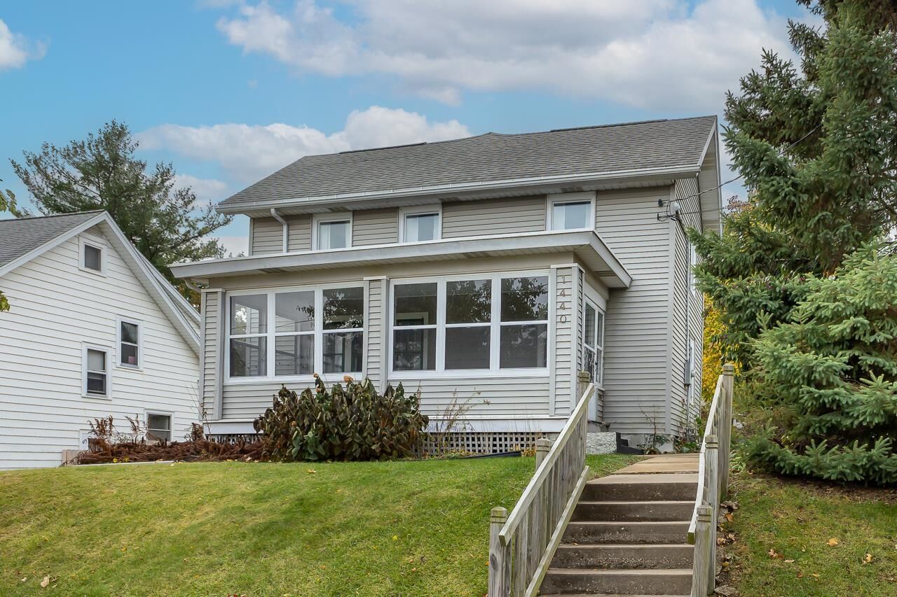 Property Photo:  1440 Curtis Street  IA 52003 