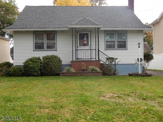 Property Photo: 365 Roosevelt Ln NJ 07033
