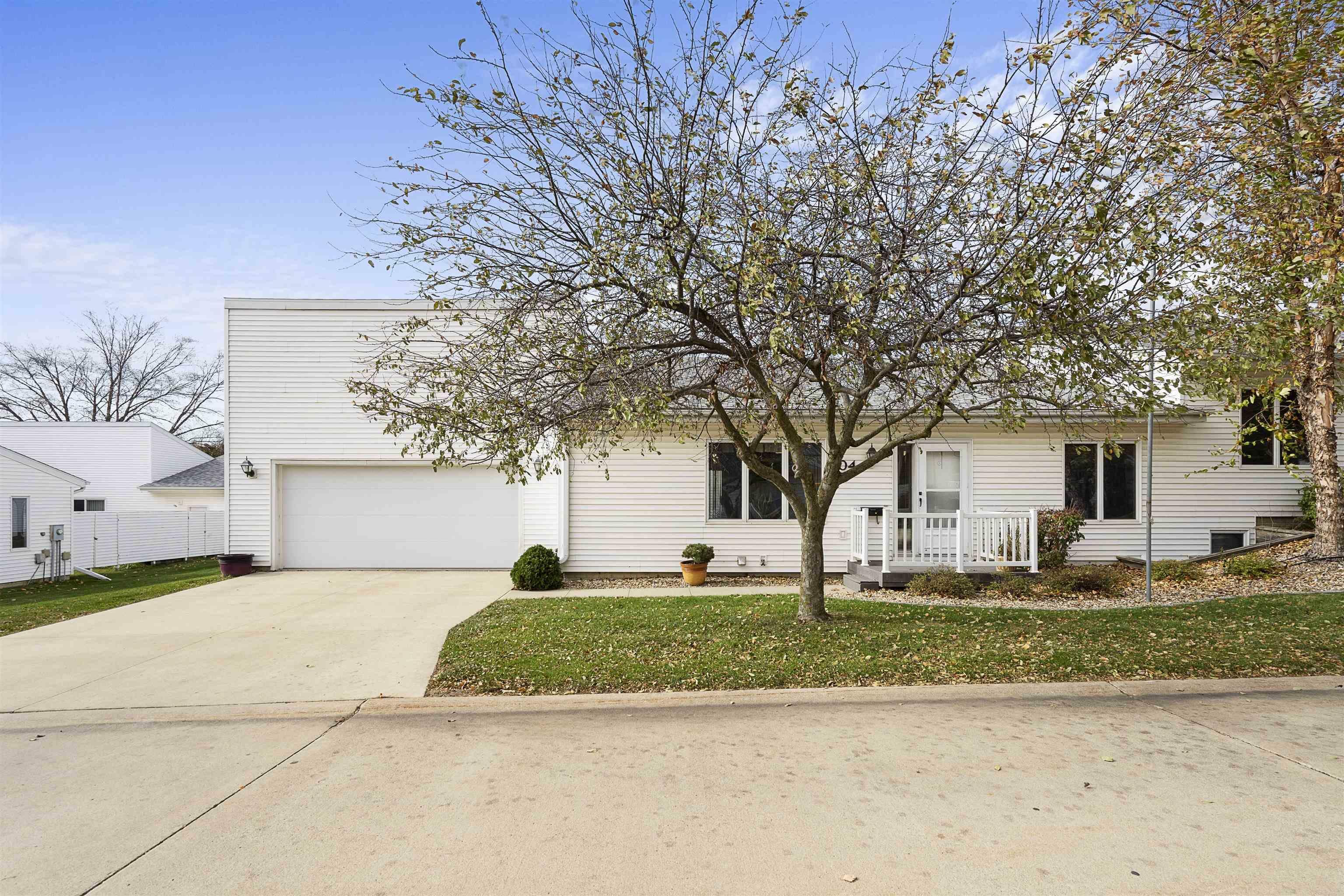 Property Photo: 904 NW 6th Street IA 50677
