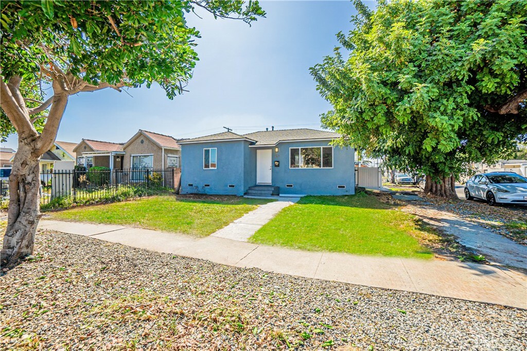 Property Photo:  10410 Baring Cross Street  CA 90044 