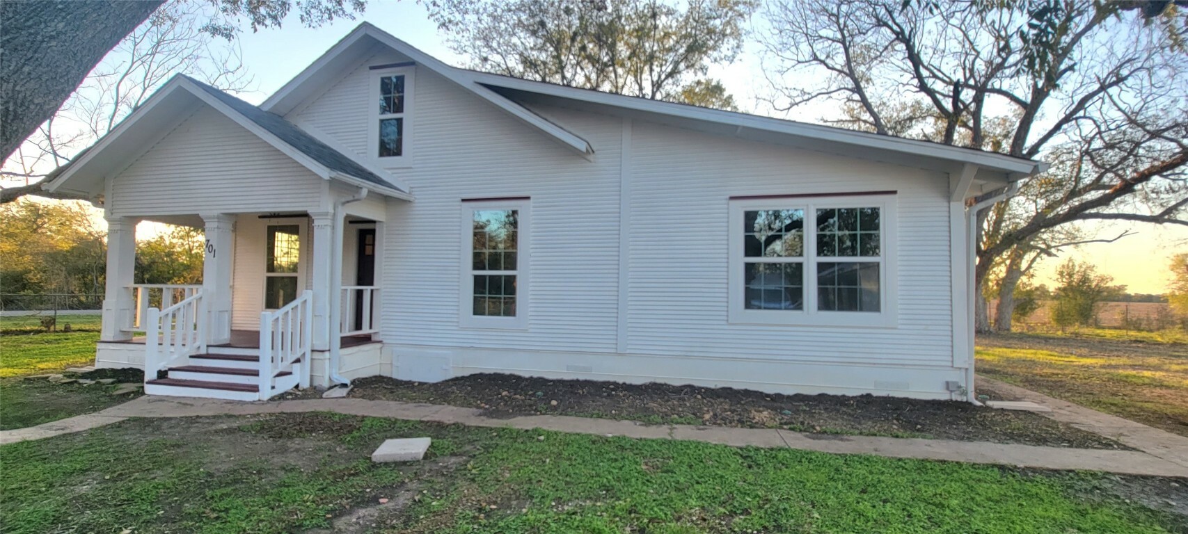 Property Photo:  701 County Road 347  TX 76530 