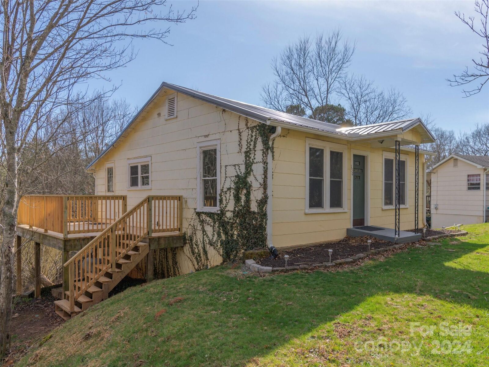 Property Photo: 130 Locust Grove Road NC 28787