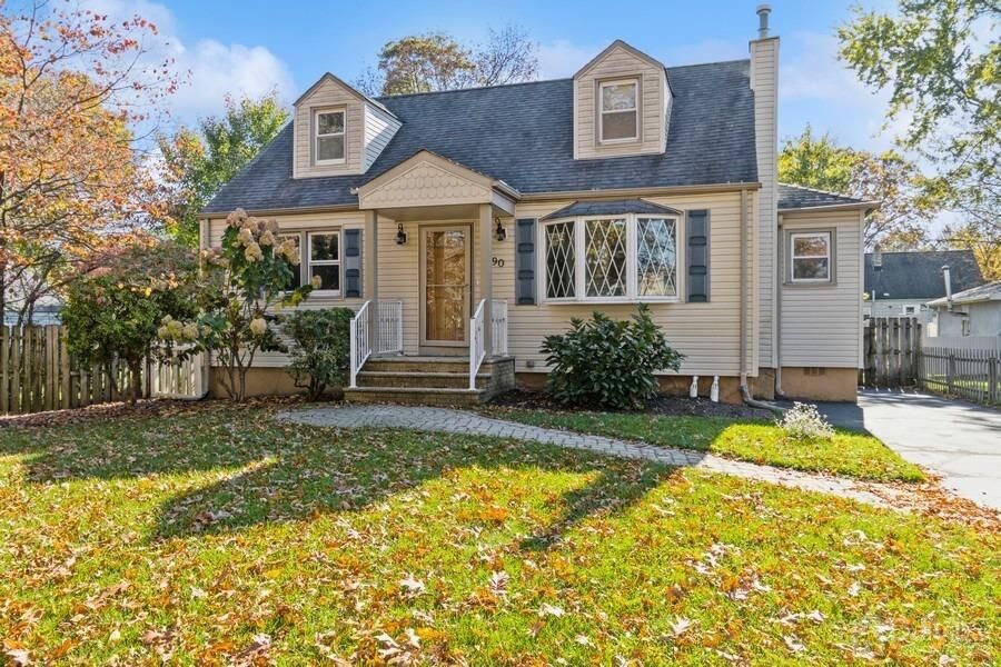 Property Photo:  90 Raymond Street  NJ 08817 